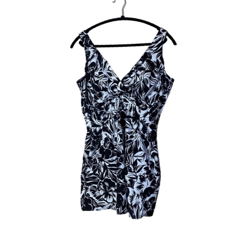 Shape Solver Black & White Floral Print One Piece Skirted Swimsuit Plus Size 22W
